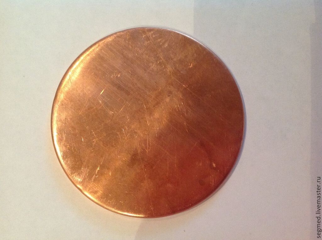 Подобный диск.                            https://cs1.livemaster.ru/storage/e6/4e/f87884f7fd9c10af2b2188a50cc3--ukrasheniya-zagotovka-mednyj-disk-razmery.jpg