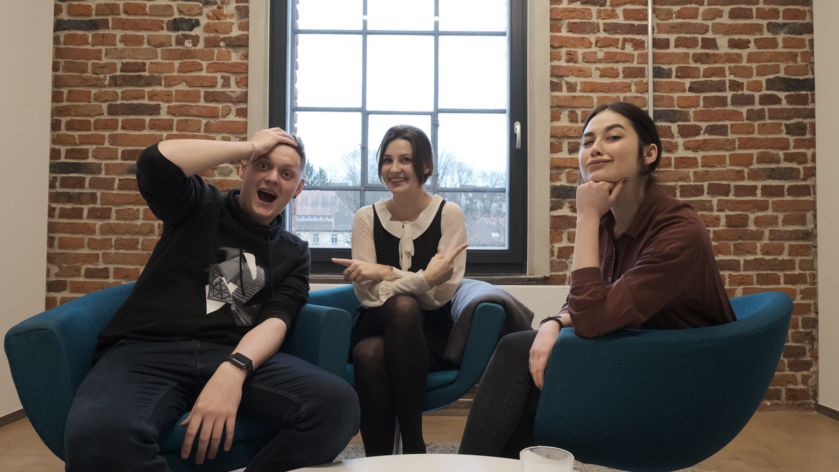 Основатель онлайн-школы немецкого языка lingua franconia Катерина Томилина и ведущие подкаста "Понаехавшие" Саша и Эрика