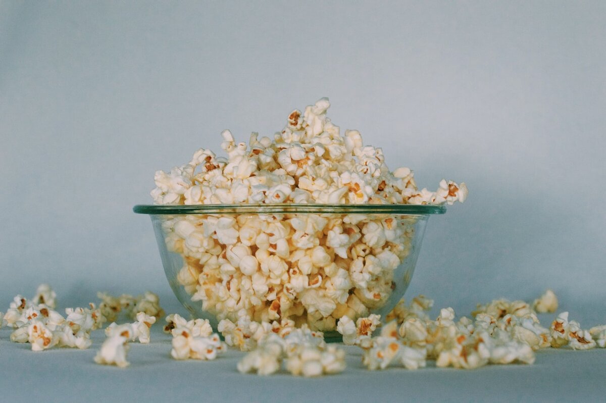 https://images.unsplash.com/photo-1505686994434-e3cc5abf1330?ixlib=rb-1.2.1&ixid=eyJhcHBfaWQiOjEyMDd9&auto=format&fit=crop&w=1352&q=80
