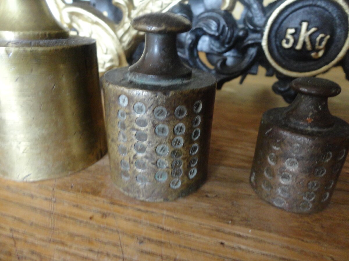 Клейма на гирях.