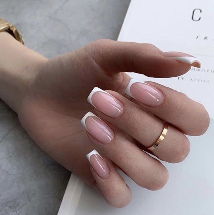 Классический французский маникюр 