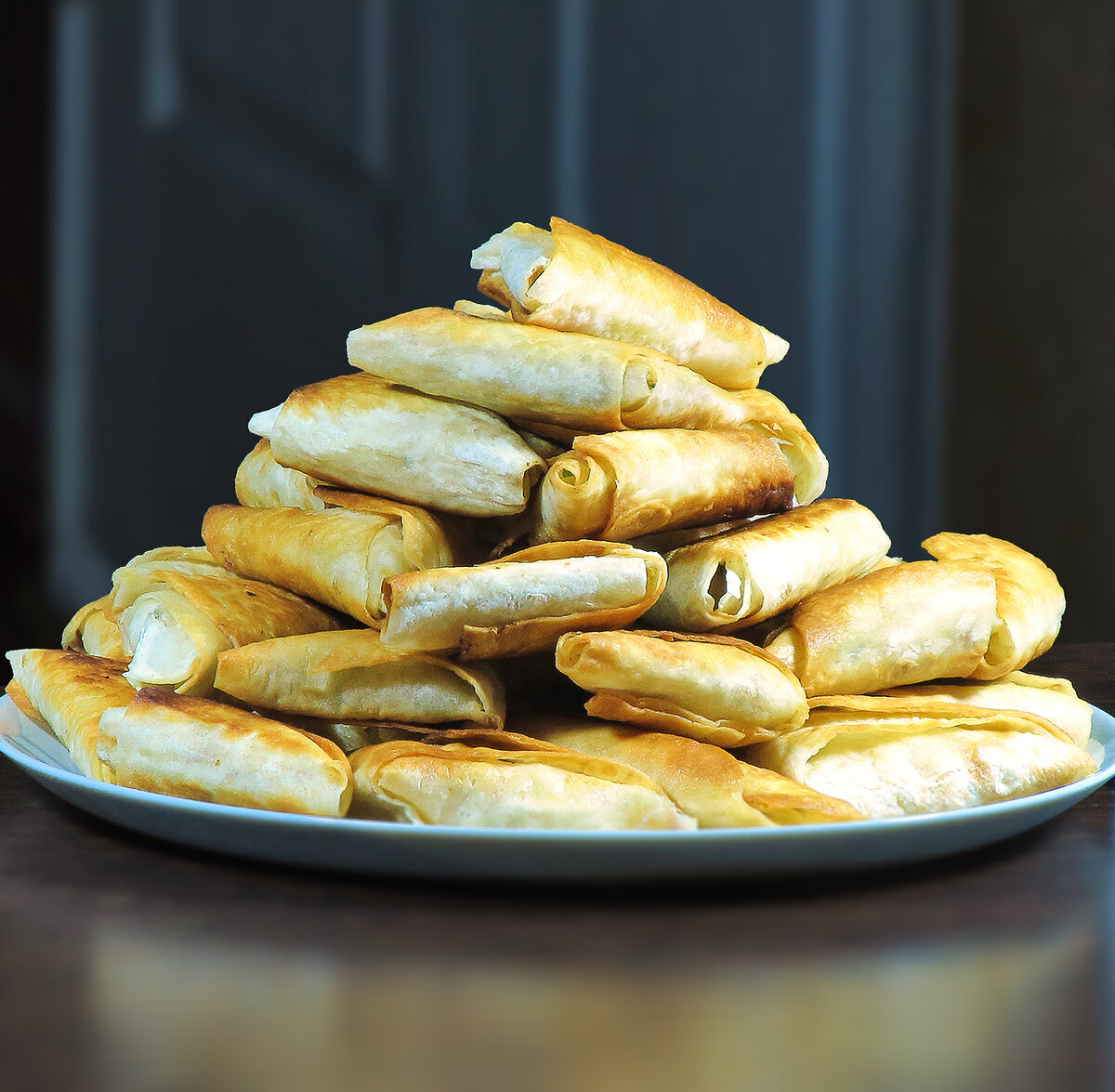 Треугольники из лаваша с вкусной начинкой на сковороде