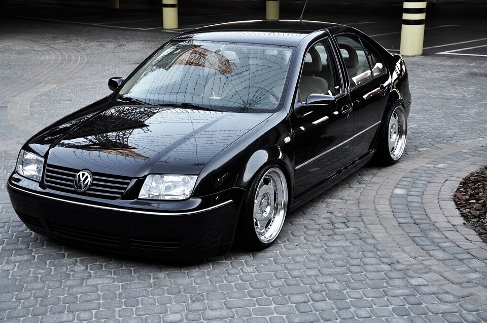 Volkswagen Jetta/Bora седан четвертого поколения