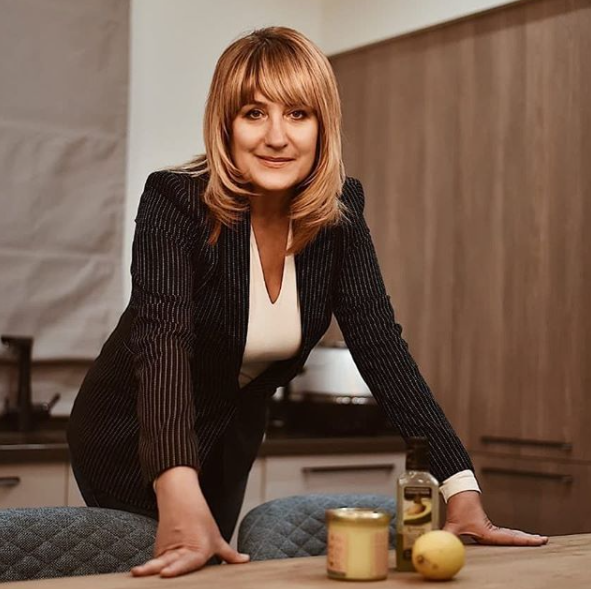 Ирина Мальцева — биолог, генетик, клинический психолог, член Института функциональной медицины США (IFM), психофизиолог сертифицированный в Amen Clinics Inc. (США). Сооснователь и ведущий преподаватель профессиональной школы подготовки специалистов в сфере ЗОЖ и биохакинга PreventAge LifeStyle School (Россия). Фото из профиля Ирины Владимировны https://www.instagram.com/healthfood.life/?hl=ru