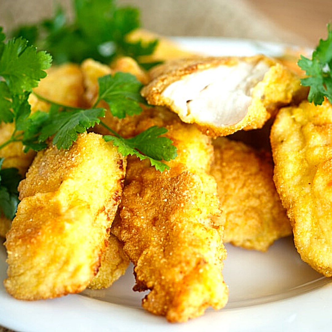 шницель куриный в панировке. курица в сухарях. куриные отбивные в панировке. куриное филе в панировочных сухарях. курица в кляре.