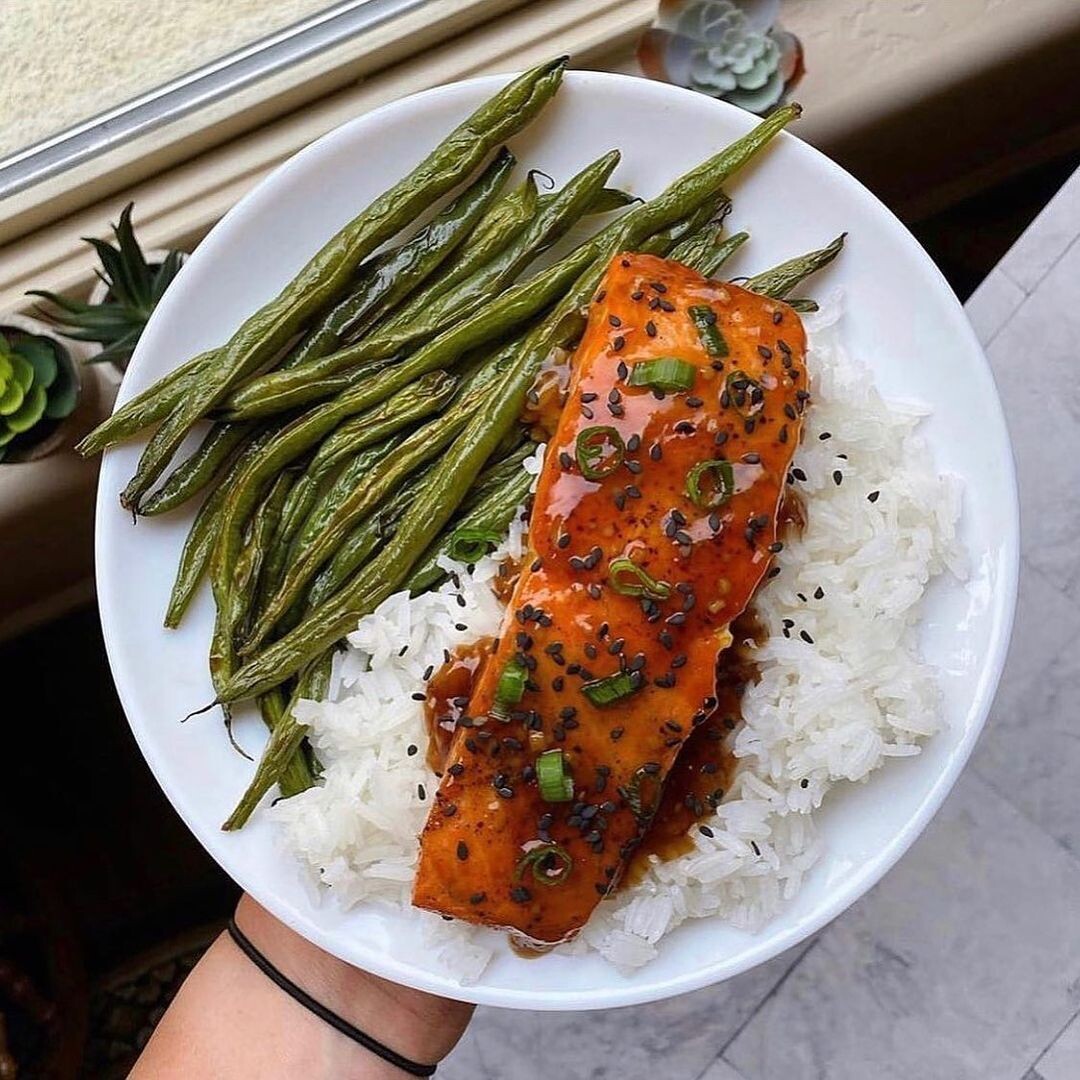 Лосось терияки со стручковой фасолью и белым рисом 🐠🌱🍚