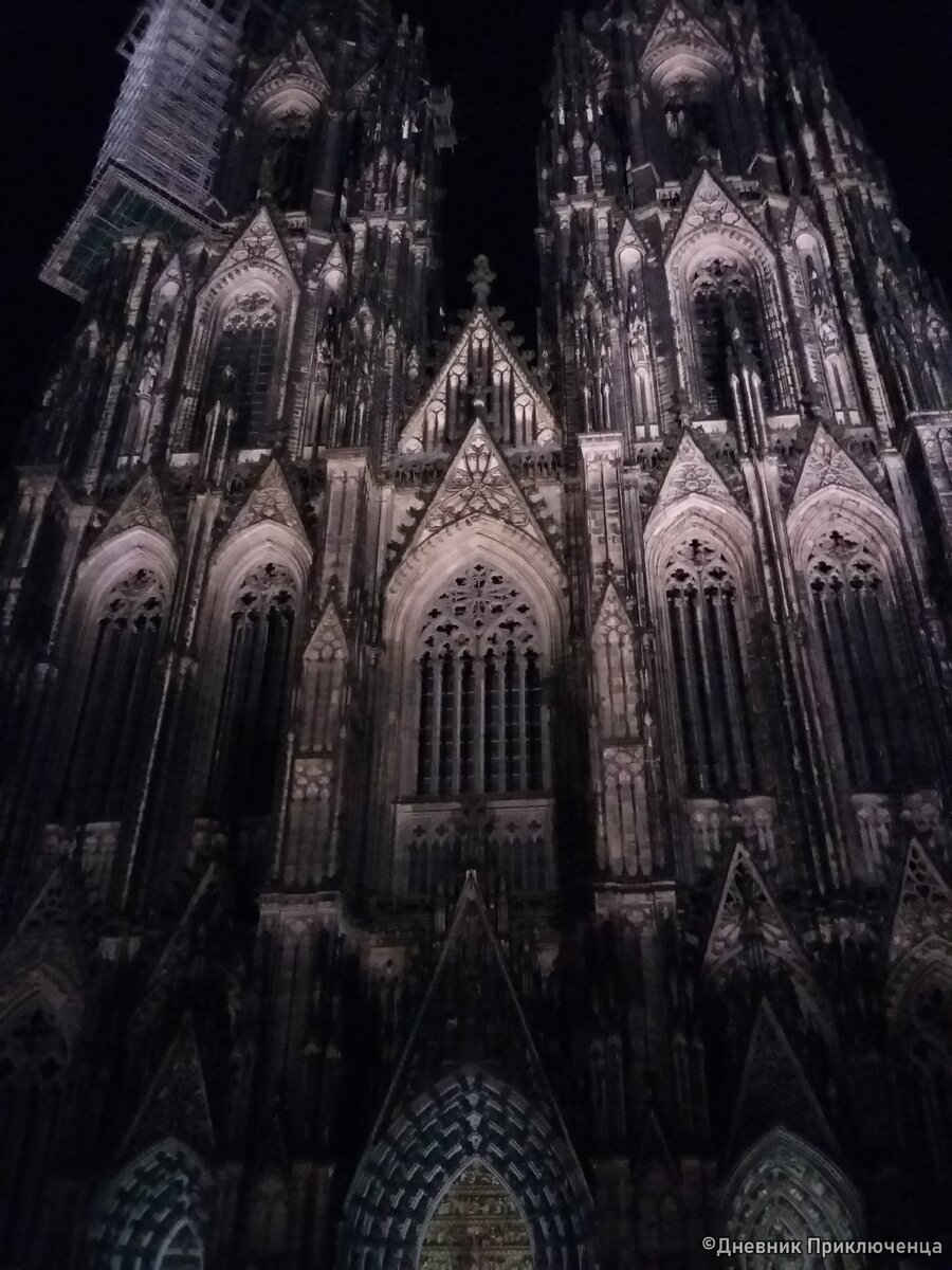 Кёльнский собор. Листайте вправо, чтобы посмотреть остальные фотографии