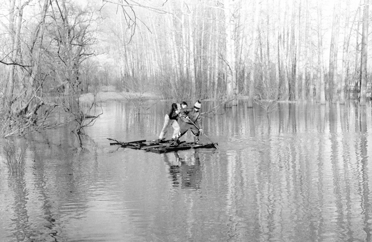 1996 год, Владимирская область, село Боголюбово, разлив реки Нерль. (Зенит 122, Гелиос 58, Свема 64.)