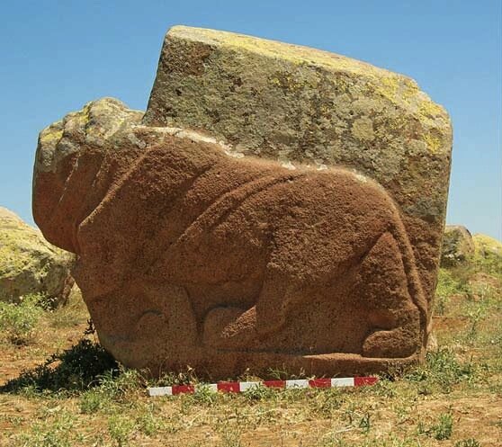 Скульптура льва. Источник фото: https://nordonart.wordpress.com/2012/07/26/ancient-stone-lion-statues-found-in-turkey/