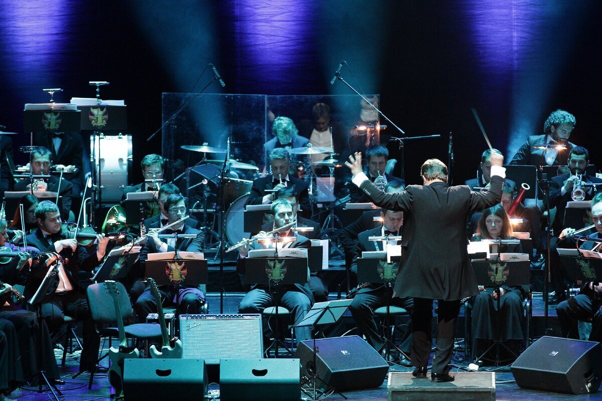 Фотография симфонического оркестра. Популярные песни оркестром. Орловский губернаторский симфонический оркестр. Симфокино 2021. Омский академический симфонический оркестр.
