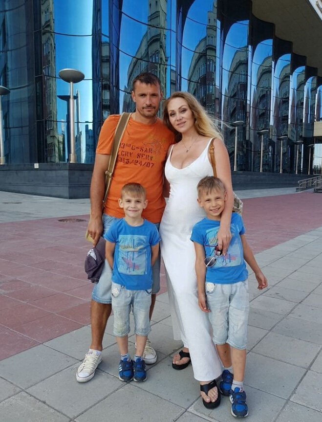 Томаша ВыходилаТомаш и Юлия Выходилы с младшими сыновьями Домиником и Даниэлем
в 2018 году. Фото из инстаграма
