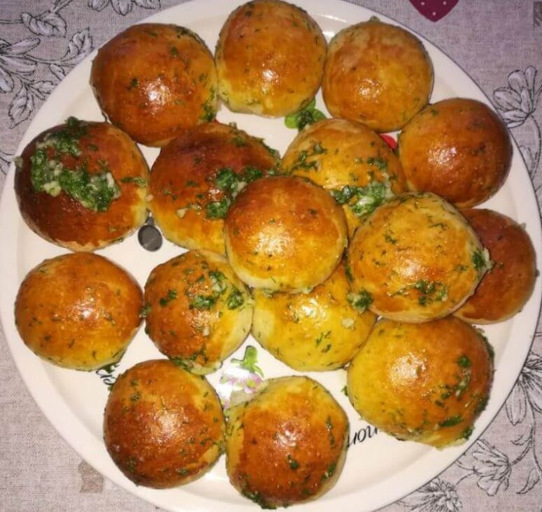 Пампушки с чесноком и зеленью