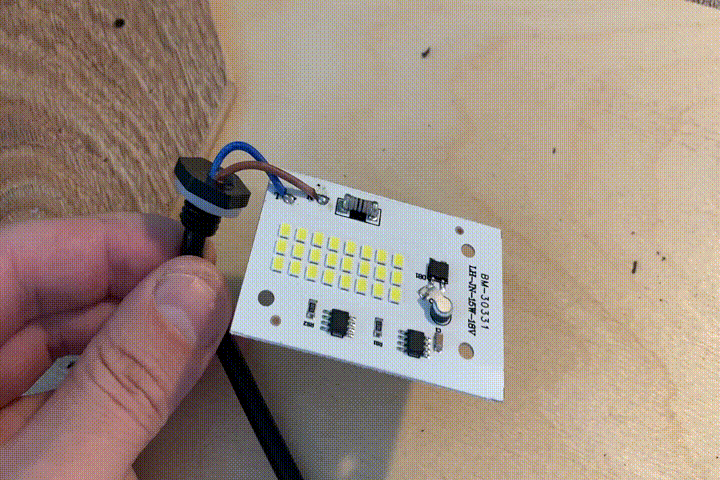 Пульсации дешевого прожектора.