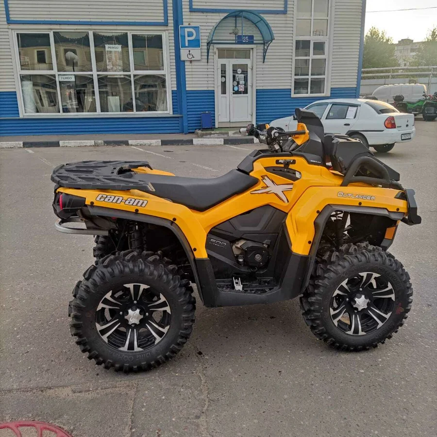 Почти новый! Пробег менее 600 км! Но и цена 850 тыс! Хорошо что не миллион! Источник фото - https://auto.ru/atv/used/sale/brp/outlander_500/3735948-22a84dc6/