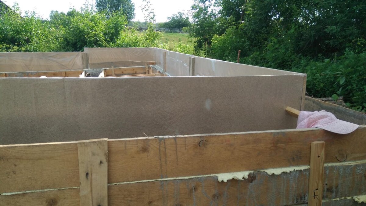 Таким образом собрали съёмную опалубку.