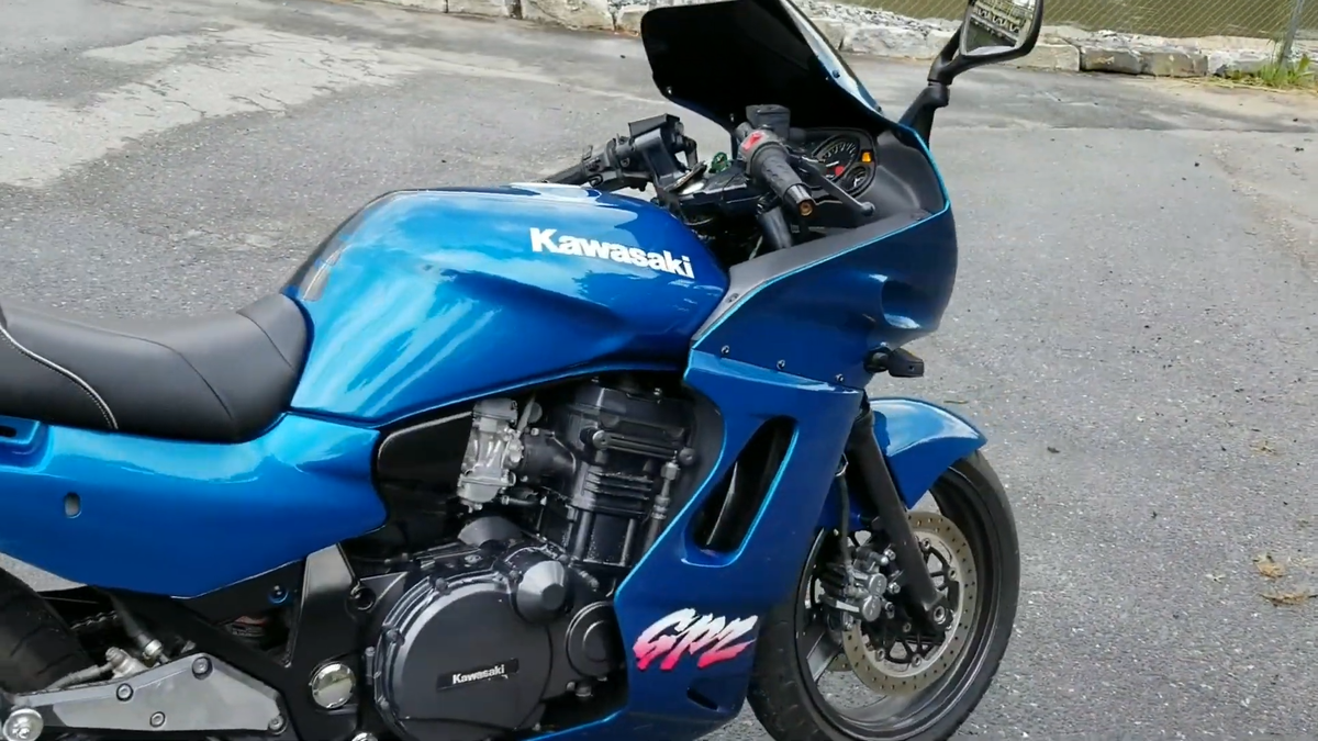 Рядный четырехцилиндровый двигатель