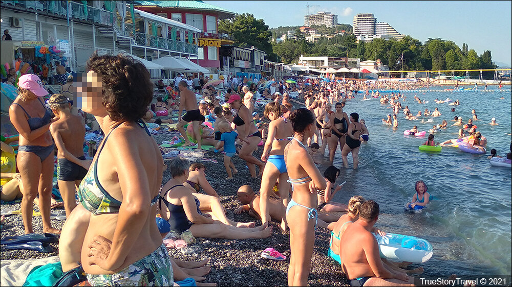 Крым - Как сейчас выглядит пляж в Алуште? Люди загорают "друг на друге ...