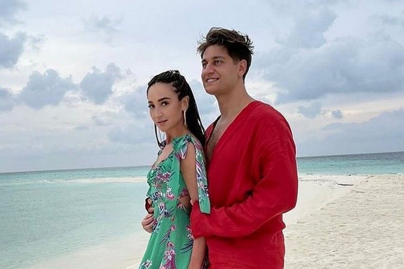 Дава и Бузова.