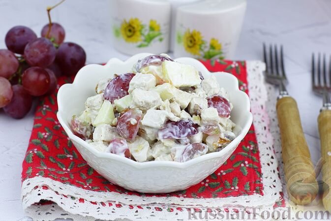 куриное филе, виноград красный, яблоко, йогурт, орех грецкий, соль, перец чёрный молотый