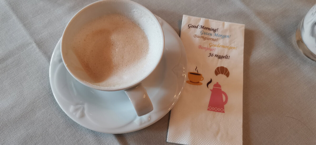 Утро должно быть уютным и с капучино. Желаю каждому! :)