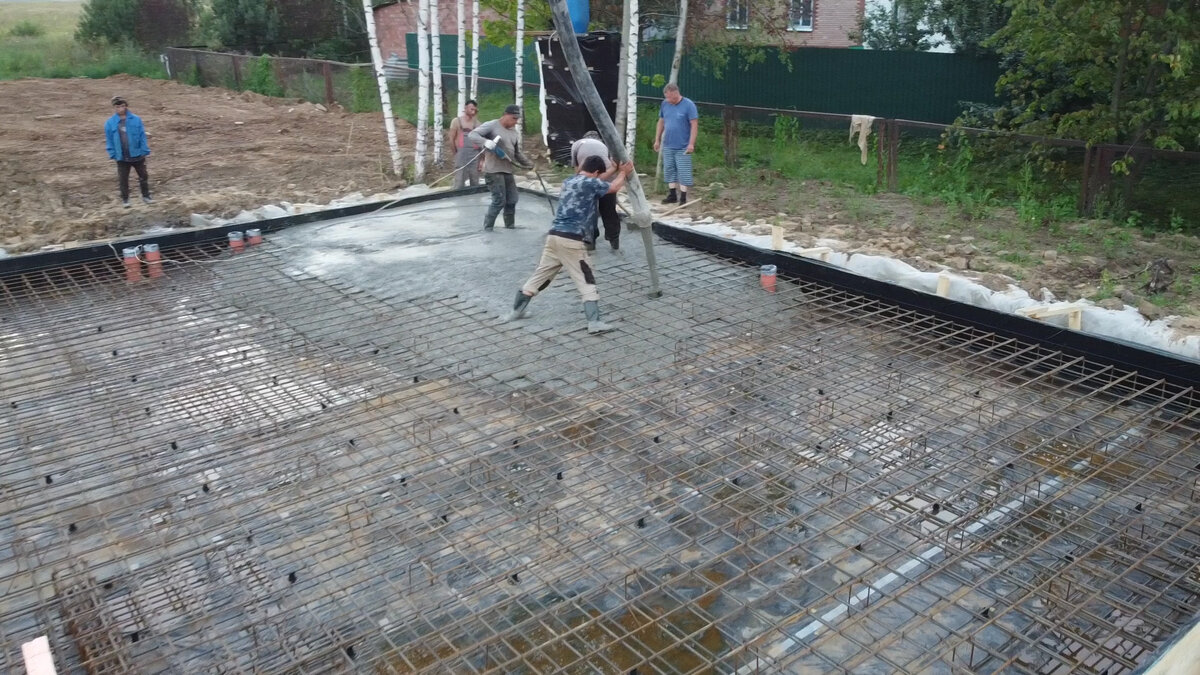 Заливка фундамента монолитная плита