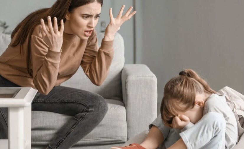 Женщина злится 