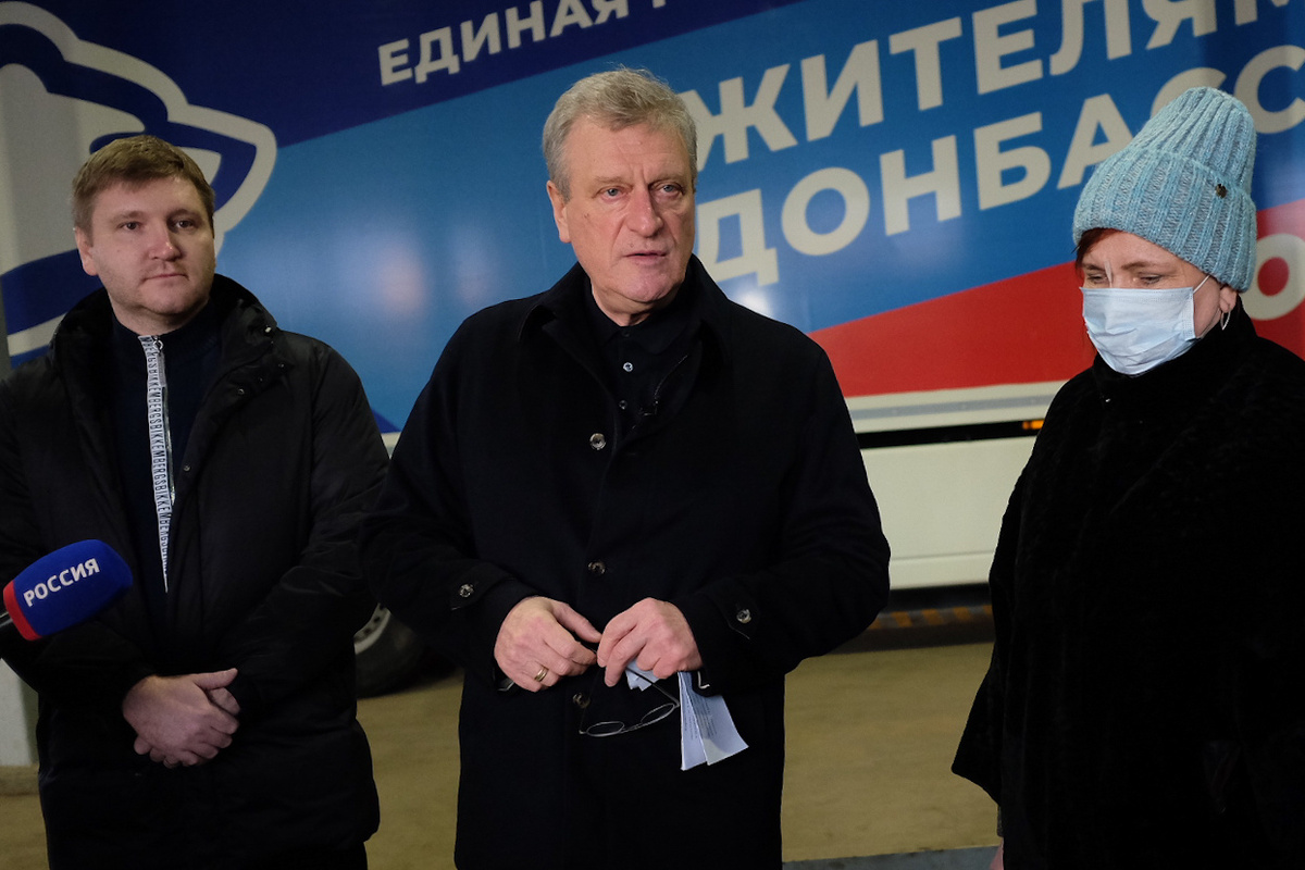 – Наша задача на сегодня – обеспечить жизнедеятельность всех наших предприятий, обеспечить рабочие места, возможность спокойно трудиться, учиться. Предприятия работают без сбоев. Область живет, развивается, и мы можем и должны оказывать нашим братским народам помощь, – отметил Игорь Васильев.