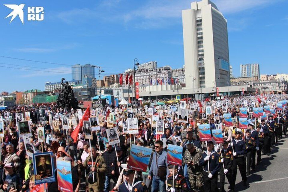     Шествие началось в 11 часов 9 мая. Милана СОКОЛ