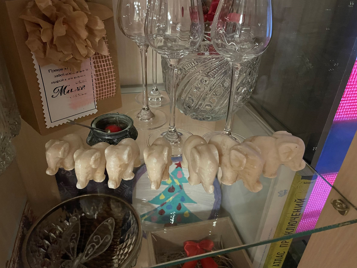 Эти слоники живут в доме Любови С.