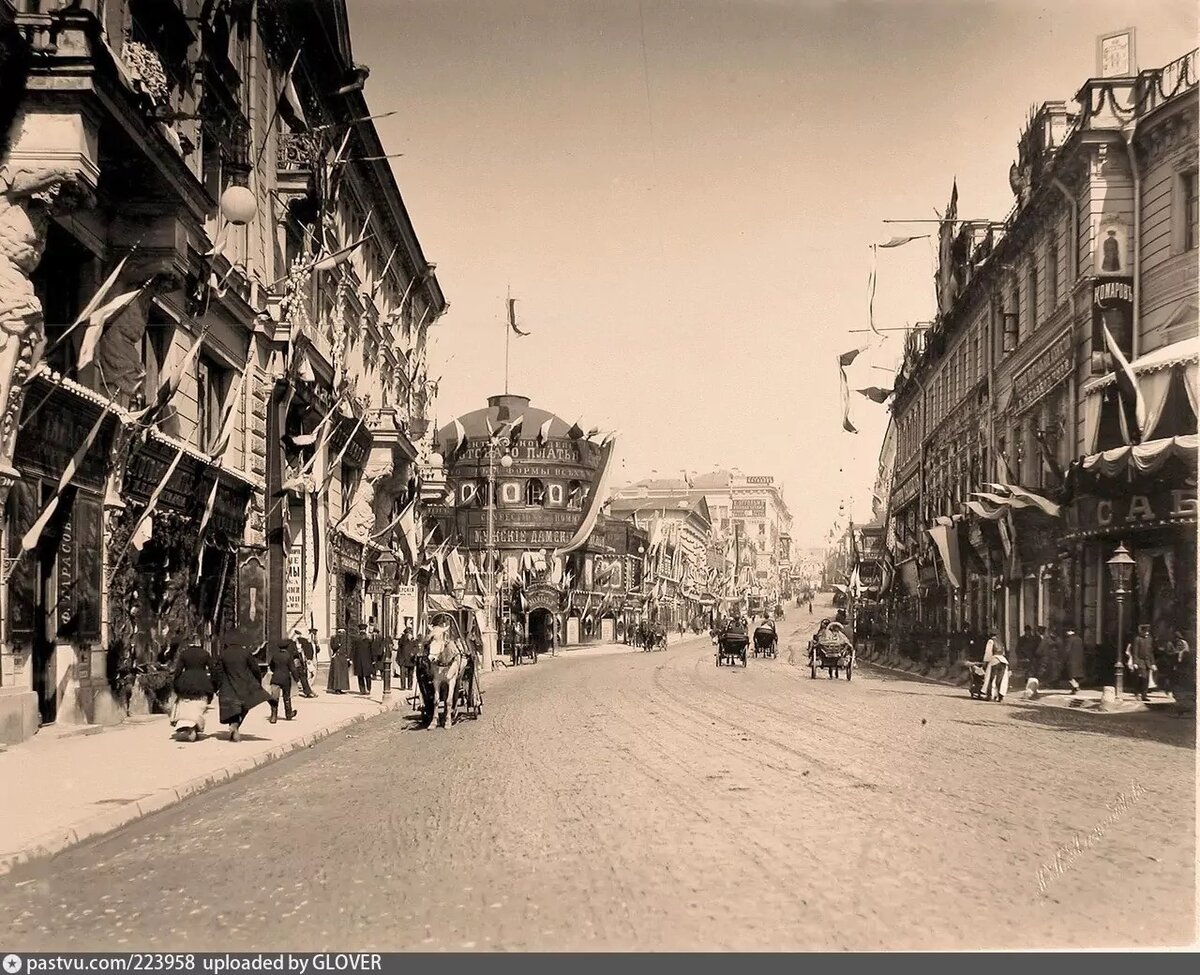 Тверская улица в дни коронации Николая II, 1896. С сайта www.pastvu.com.