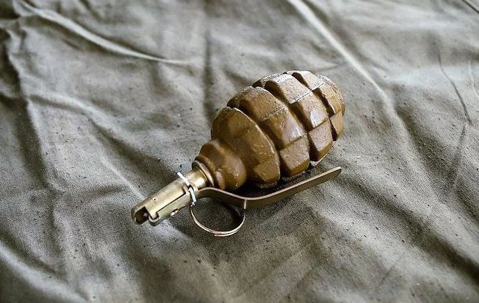 Граната миб «вкладыш». Граната ргд 5 разлет осколков. Граната ф1 осколки. Граната ргд 5 разлет осколков. Взрыв ручной гранаты ф 1.