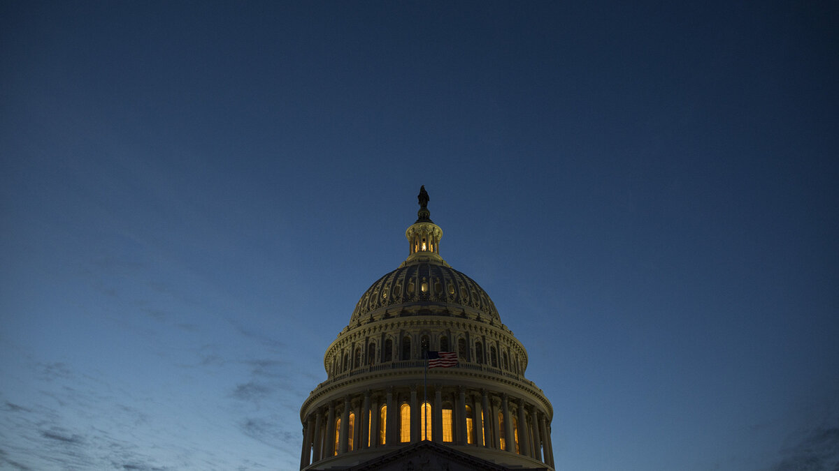    Здание Конгресса США на Капитолийском холме в Вашингтоне© AFP / Zack Gibson