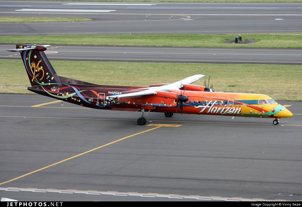 Horizon Air Bombardier Dash8Q-402 N425QX
