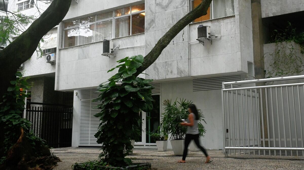    Подъезд дома в Рио-де-Жанейро в котором скончался бельгиец Вальтер Анри Максимилиан Биот, муж консула Германии в Бразилии Уве Херберта Хана© AFP 2022 / Andre Borges