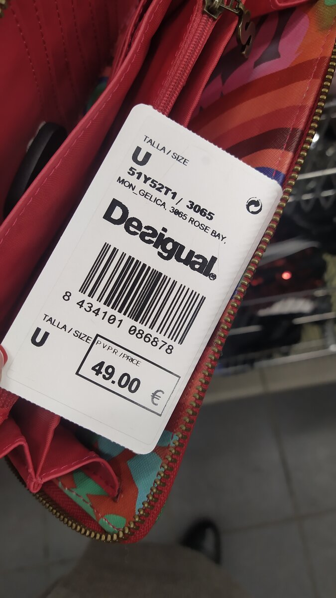 Ценник внутри кошелька Desigual.