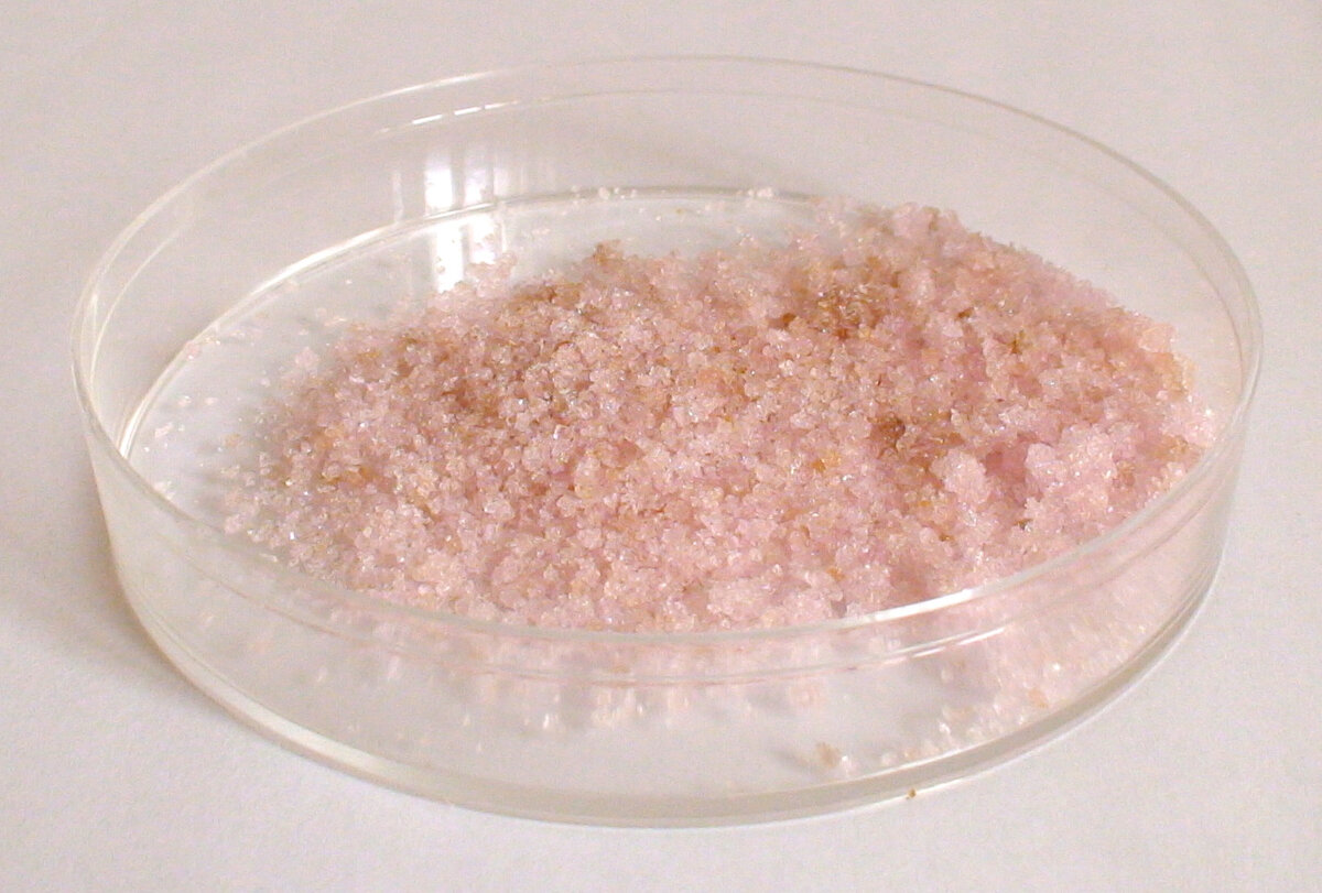 Карбонат марганца 4. Хлорид марганца 2. Розовое вещество в химии. Твёрдое вещество розоватого цвета.