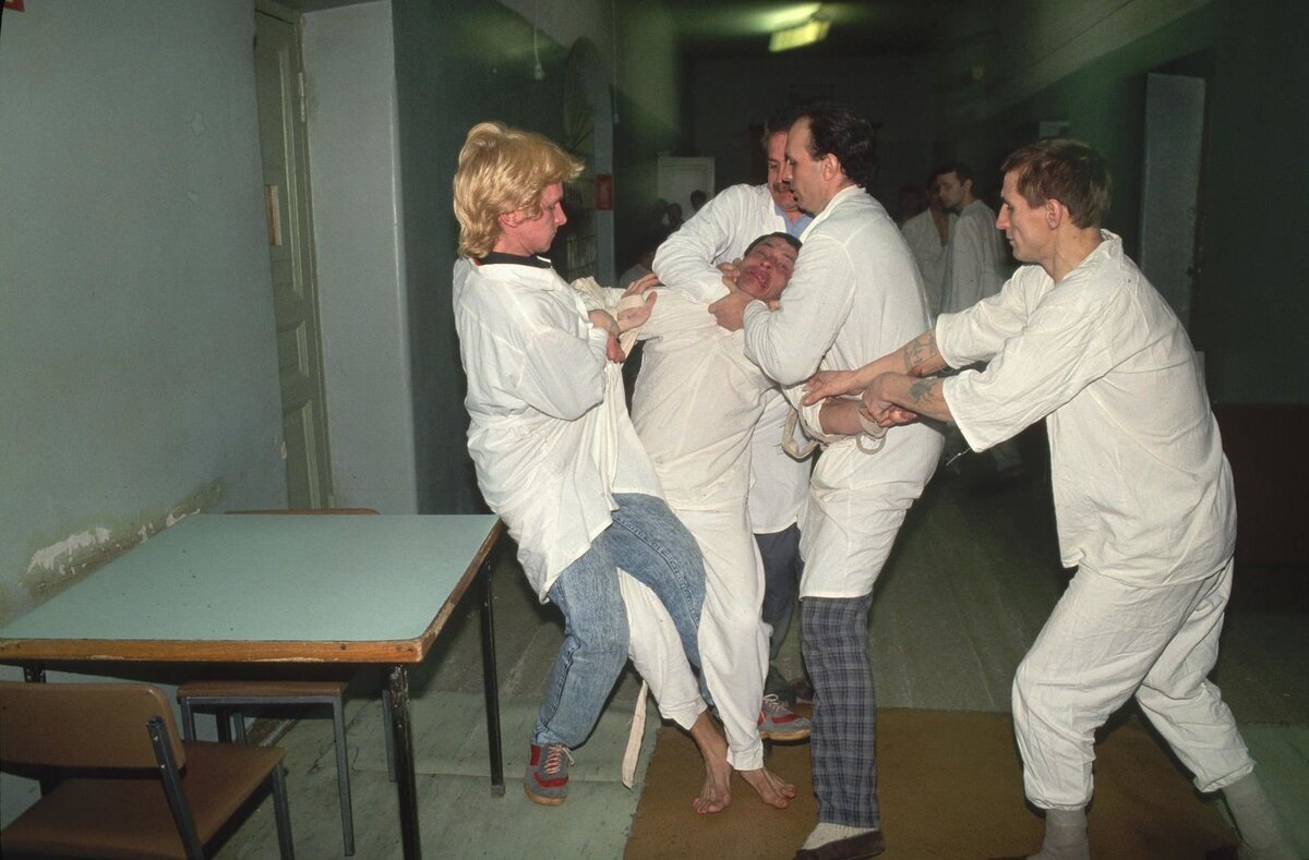 психи в офисе плохой стул