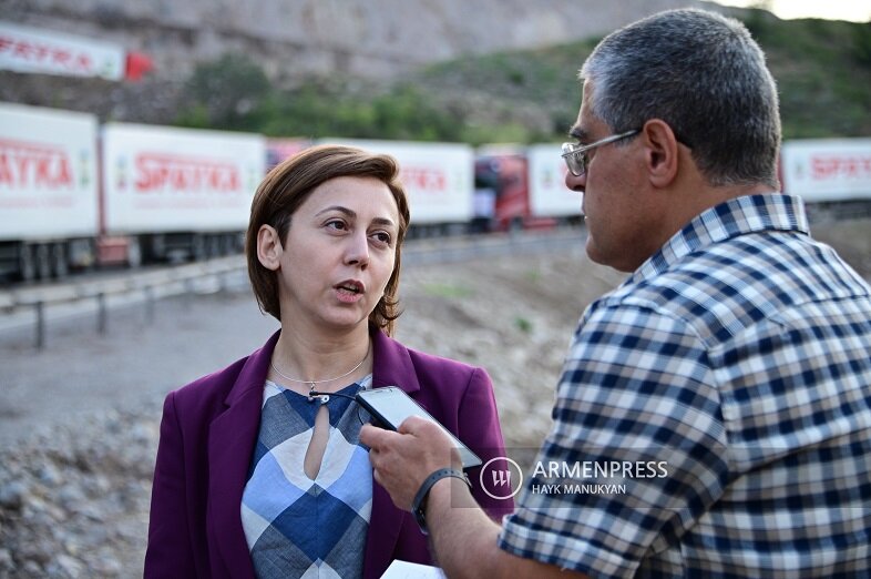 Представитель Рабочей группы по управлению гуманитарным кризисом в Нагорном Карабахе Вардан Саркисян отметил, что направляющиеся в Нагорный Карабах грузовики с гуманитарной помощью останутся в...-3
