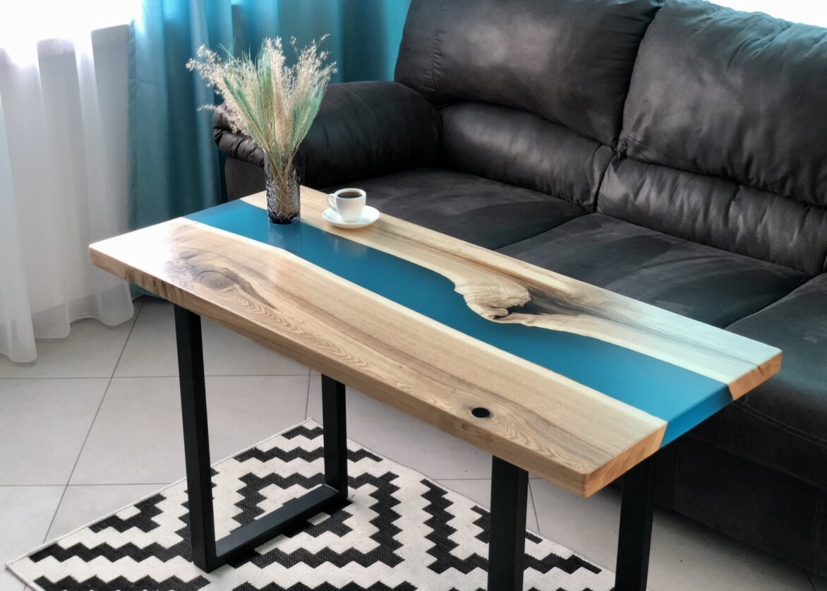 Стол из слэбов ясеня. Выполнен на заказ.