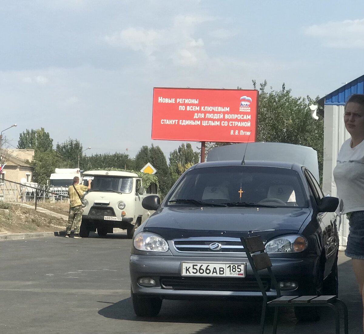 Совсем недавно навигатор стал выдавать новый маршрут-через Мариуполь. Простояв перед Крымским мостом почти 4 часа в прошлый раз, решили ехать так. Из Москвы. Страшно не было. Это моя страна!