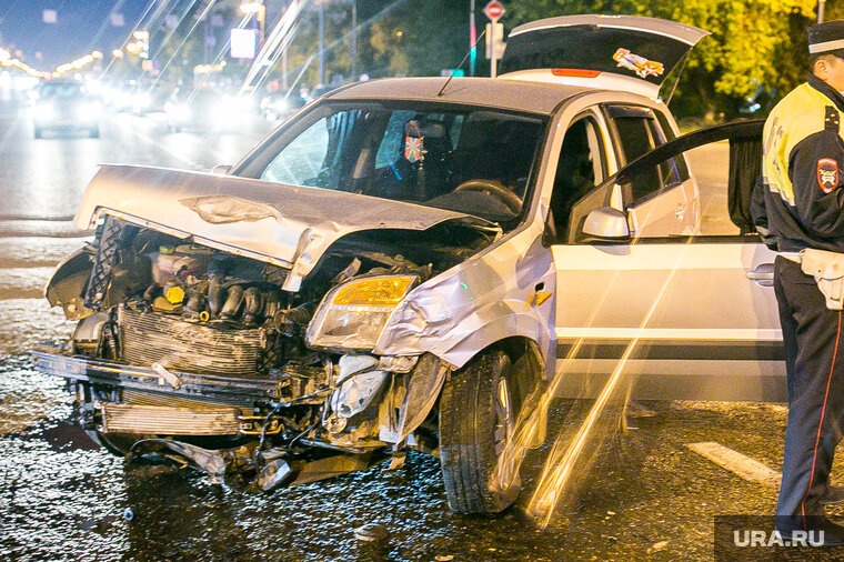    Массовое ДТП произошло вечером 29 августа возле дома на проспекте Ильича, 13А