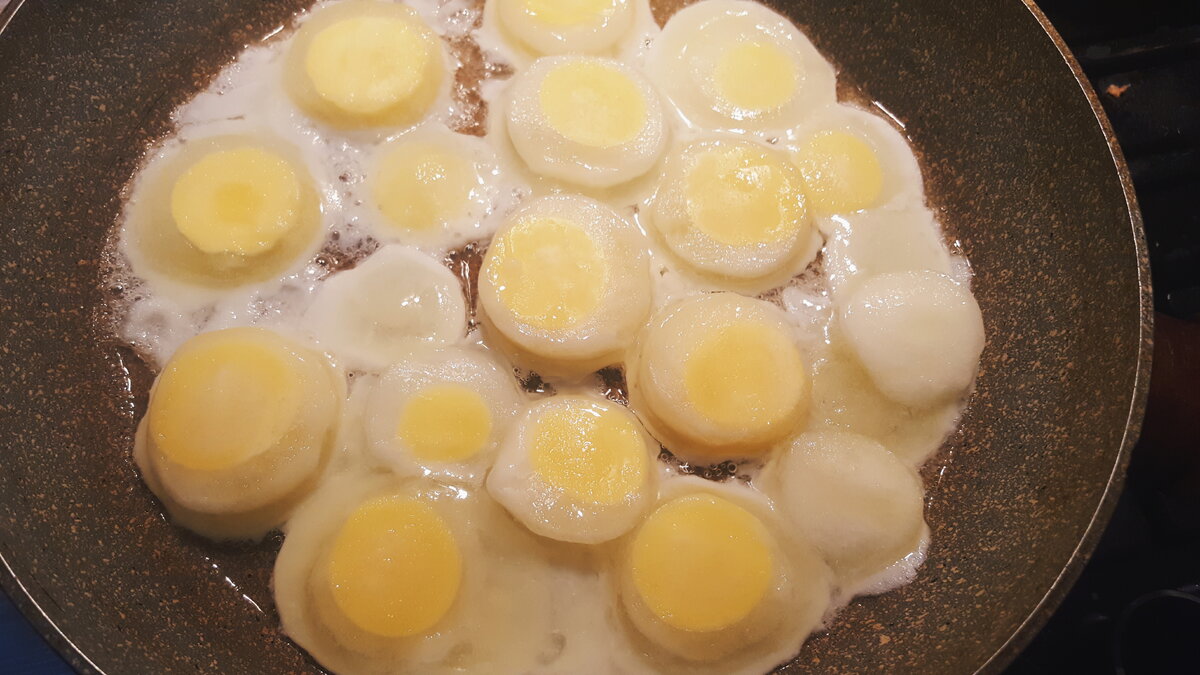 5 яиц. Fried boiled Eggs.