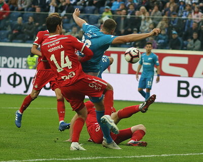 "Локомотив" обыграл "Зенит" и завоевал Суперкубок России