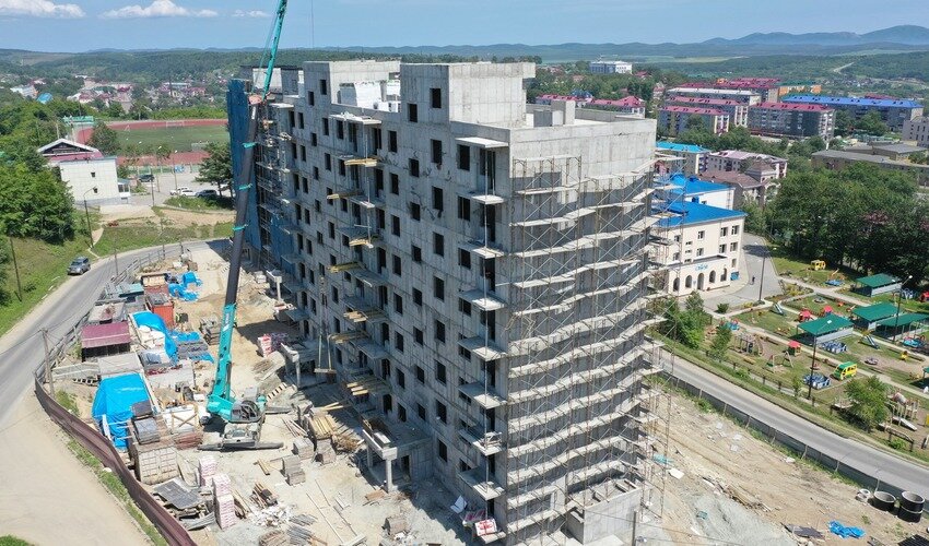 На улице Парковой в Корсакове строят два жилых дома. Фото администрации Корсаковского района