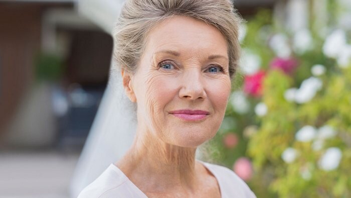 https://shkolapodarka.ru/wp-content/uploads/2019/07/podarok-zhenshhine-na-60-let.jpg