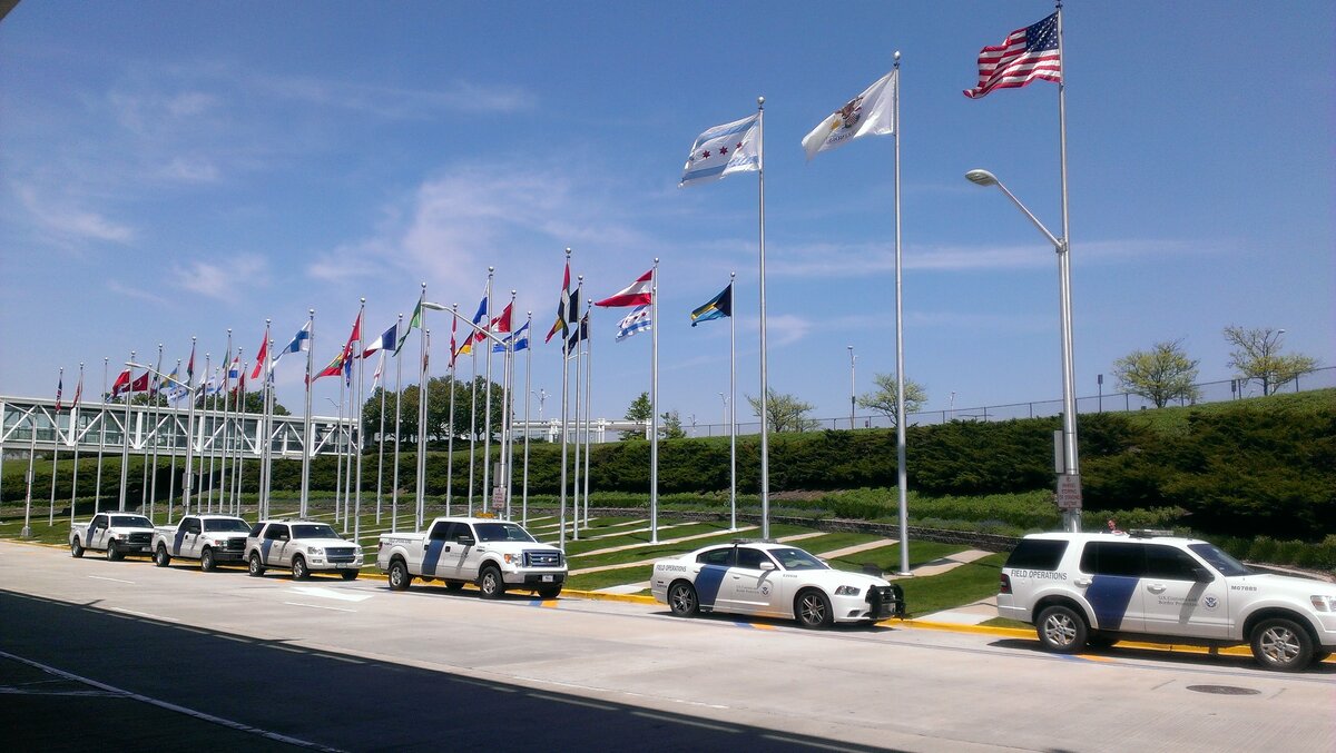 На выходе из аэропорта O'Hare, Чикаго