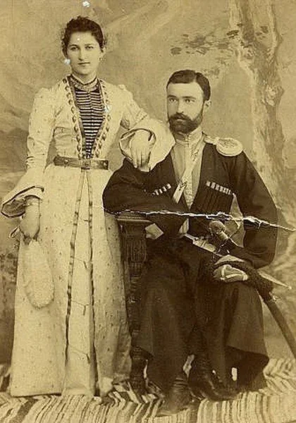 Казаки с Дона старались не жениться на русских и украинках, потому что это связь считалась унизительной.