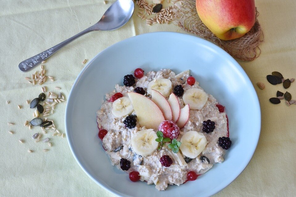 https://pixabay.com/photos/muesli-porridge-breakfast-healthy-3186256/