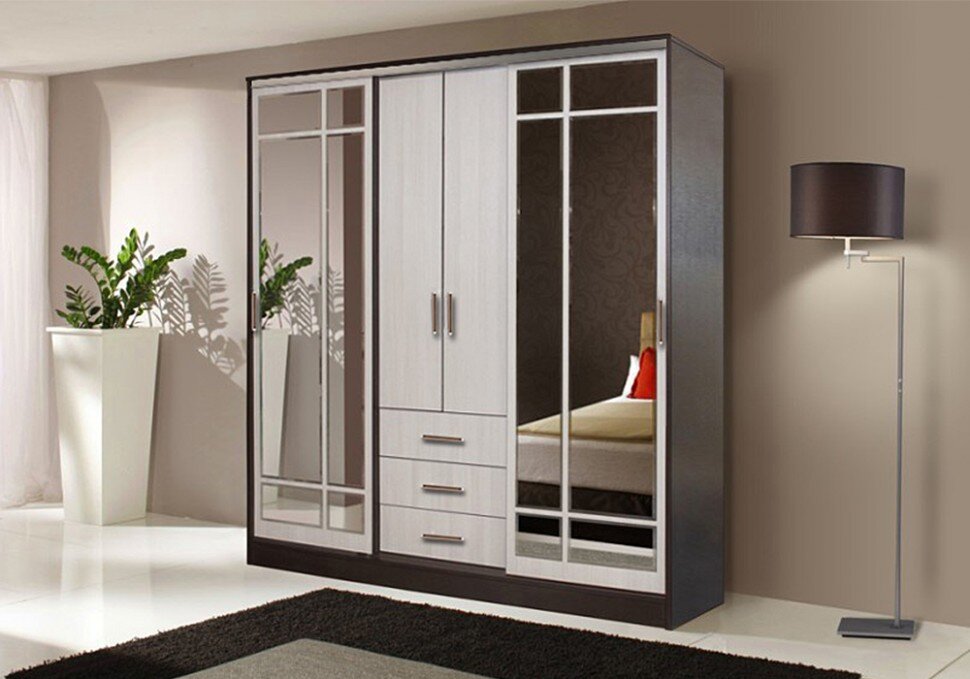 Шкаф-купе Фортуна (Маэстро) сделан из ЛДСП. Фото: Нонтон.