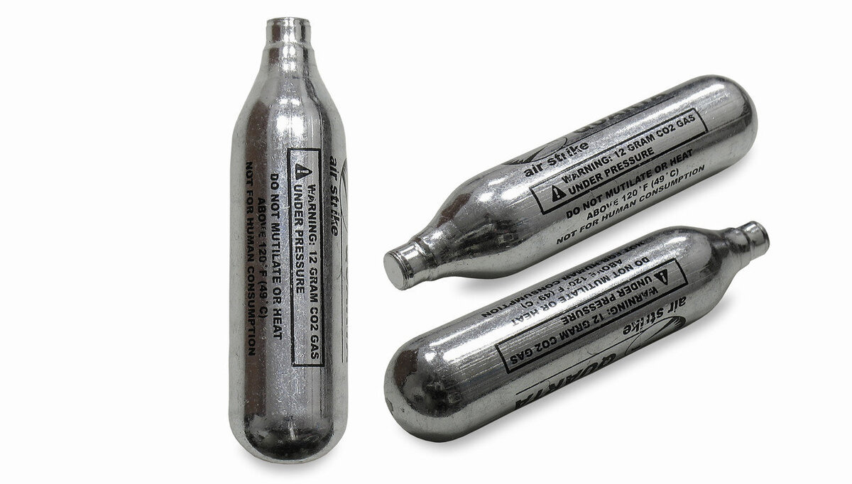 12-ти граммовые баллоны с газом.